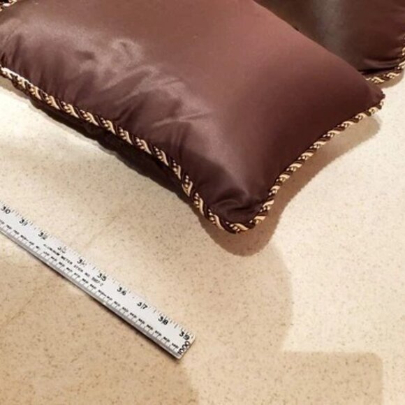 4 Deluxe Decorative "Ritz Carlton" Gold Series Throw Pillows 2 Sided - MINT A+ - Picture 8 of 8